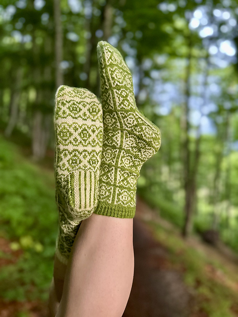 Beech Bud Socks knitted Mid-calf